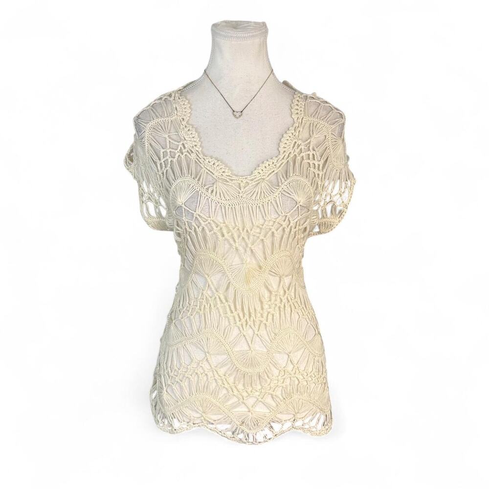 Cream crochet top with floral and geometric patterns Size M